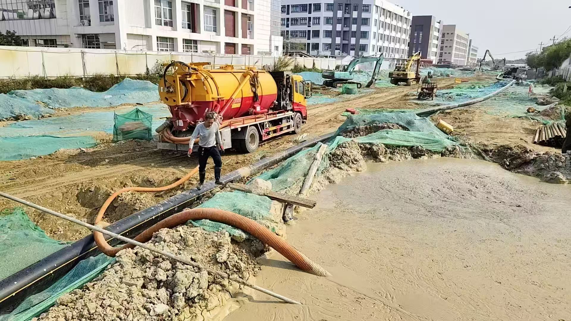 專業(yè)淤泥清運(yùn)