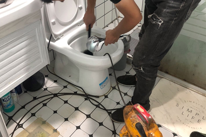 南昌馬桶堵塞自己疏通還是找?guī)煾?？?zhuān)業(yè)上門(mén)服務(wù)讓你省時(shí)更省心